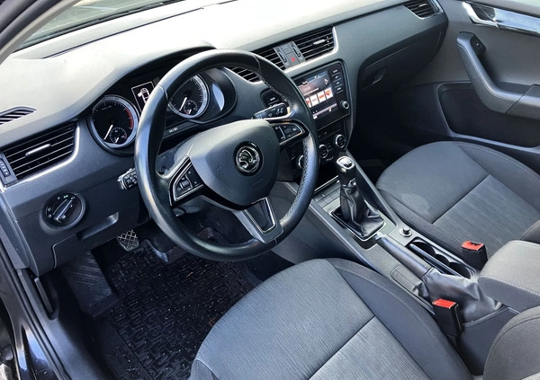 Skoda Octavia cena 47999 przebieg: 207000, rok produkcji 2018 z Rzeszów małe 154